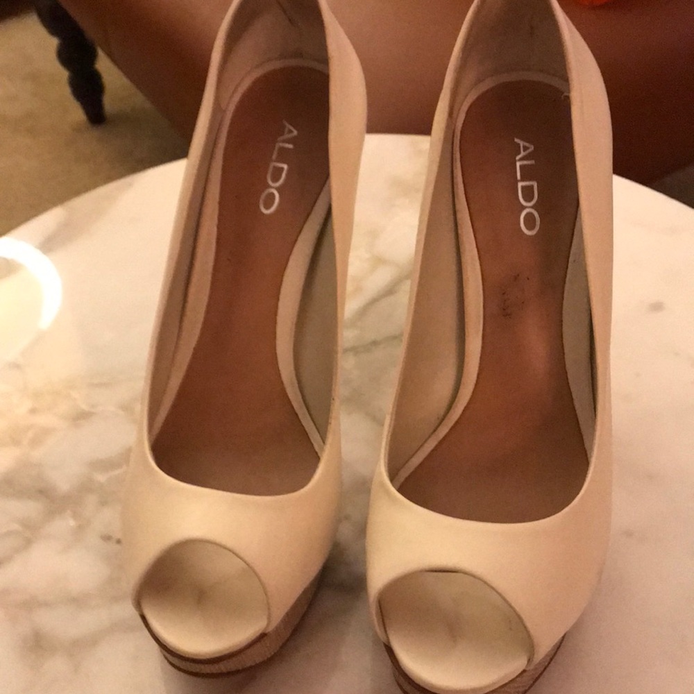 Creme and Rattan Platform Pump